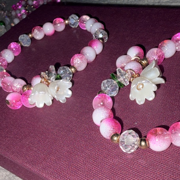 Rapunzels Lily Flower Pink Beaded Bracelet NEW - Picture 4 of 6